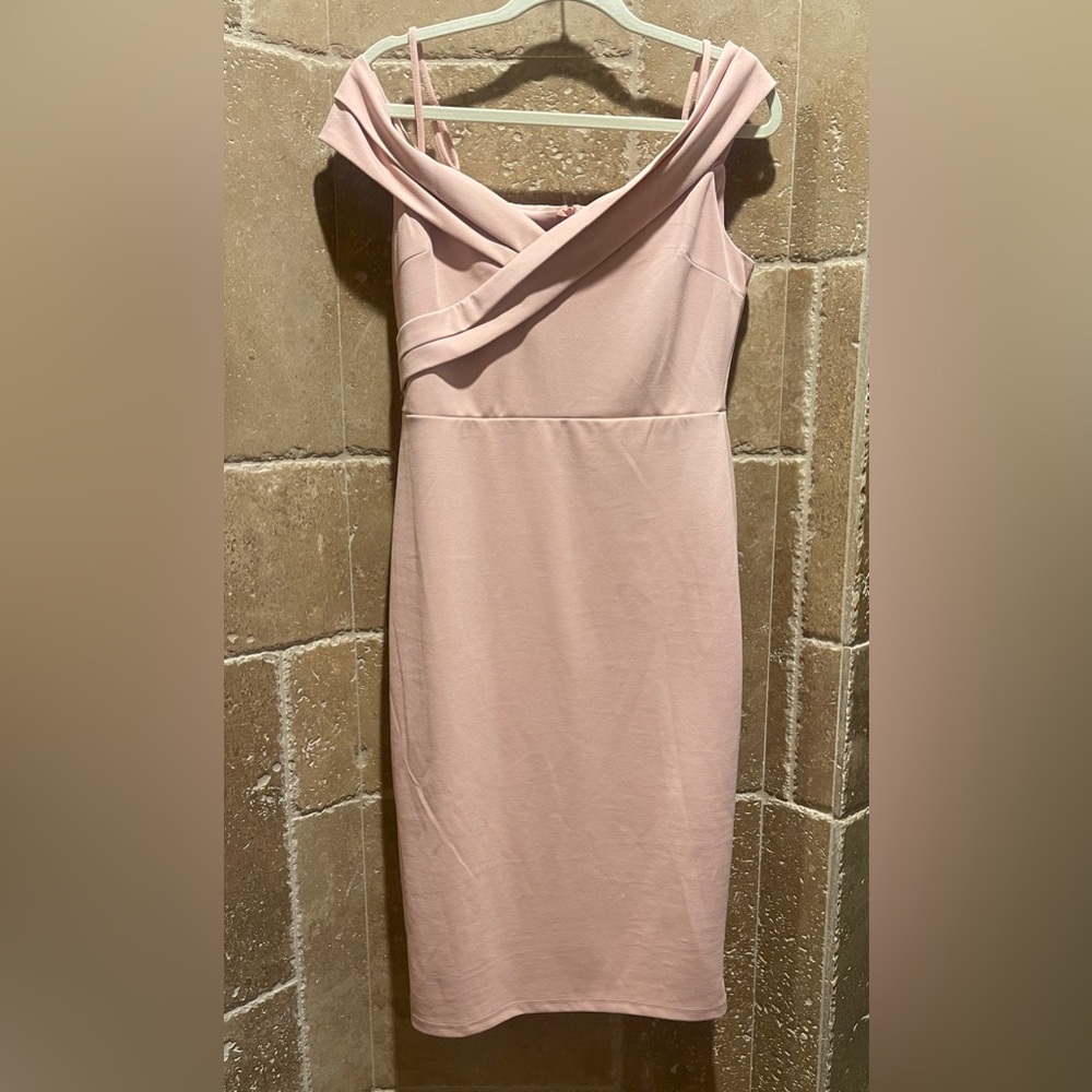 Elegant Pink Off-Shoulder Sheath Dress